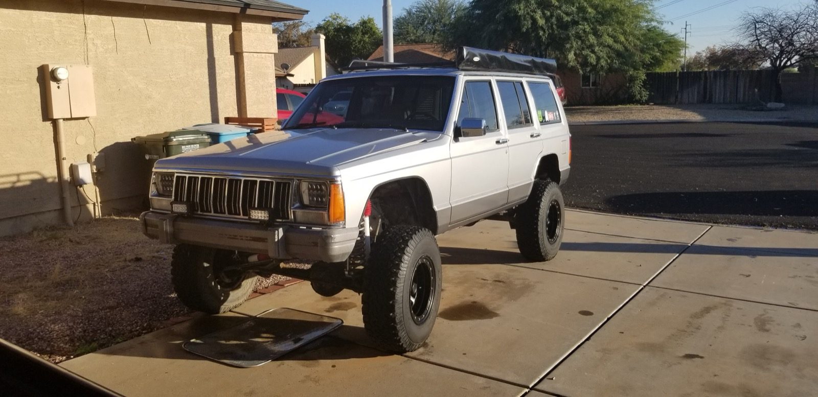 Jeep Cherokee showing its suspension height, wheels, and stance