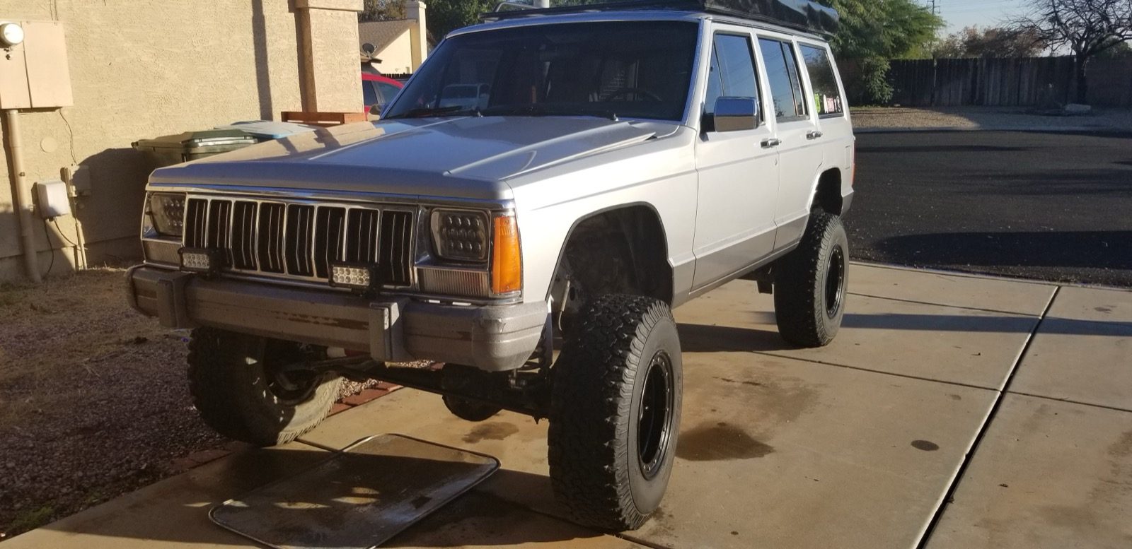 Lifted Jeep Cherokee from the front quarter